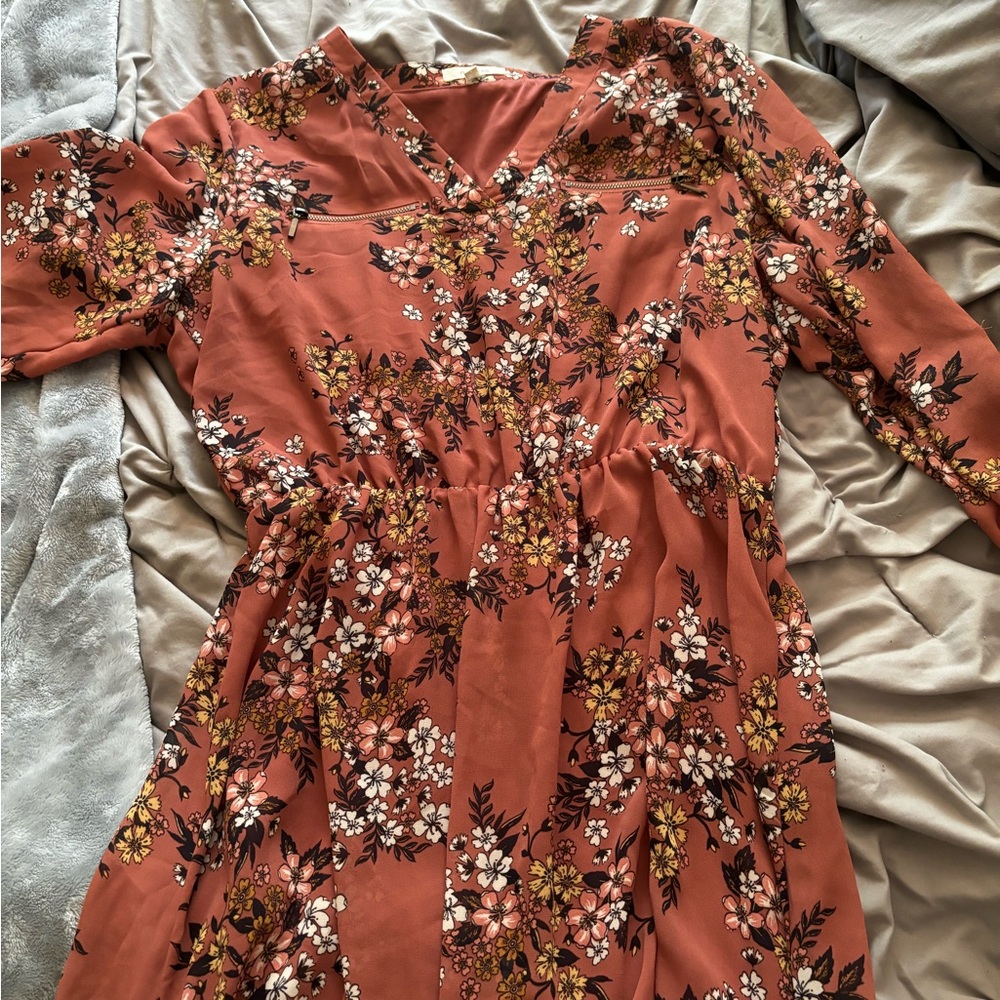 Floral Maurice’s dress only worn once. The sleeves reach about mid forearm.